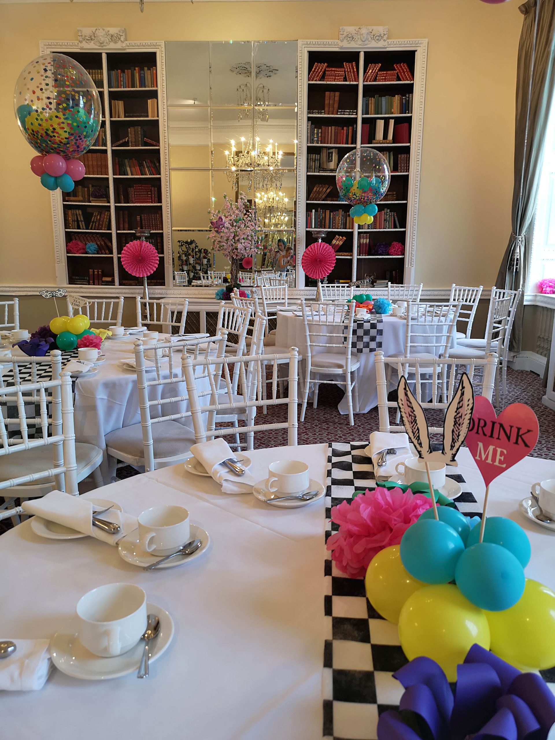 Sweethearts Party Boutique - Alice in wonderland theme